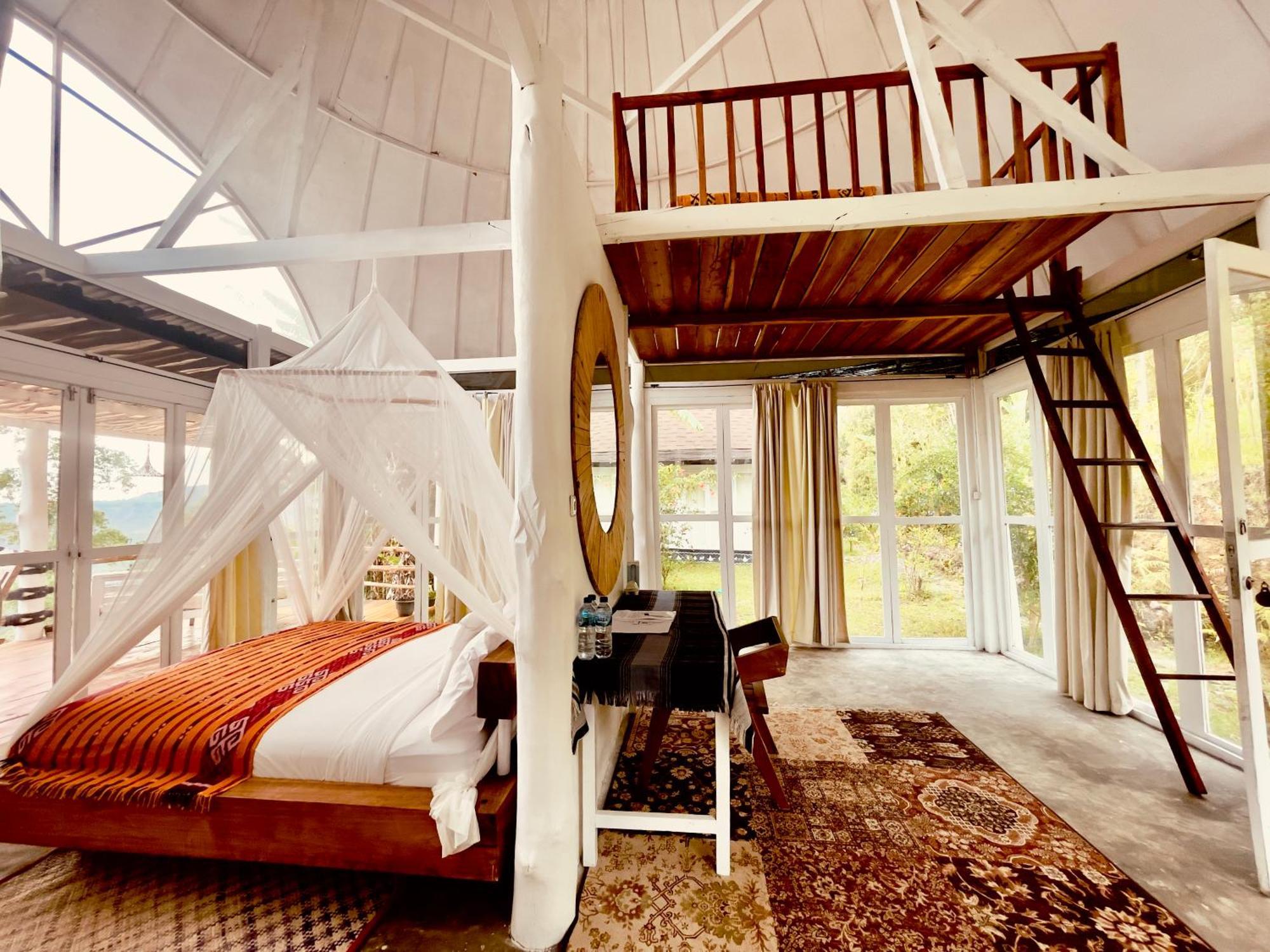 Manulalu Jungle Hotel Bajawa Exterior photo